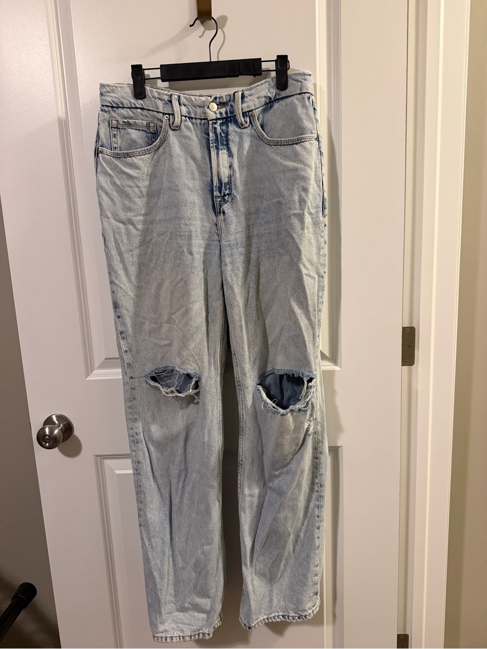 Good American Good 90’s Blue542 Light Wash Women's Ripped Straight-Leg Jeans